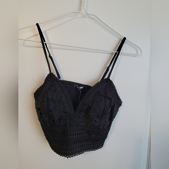 Fashion Nova Tops - ‼️3/$15‼️ Fashion Nova Black Lace Crop Tank Top